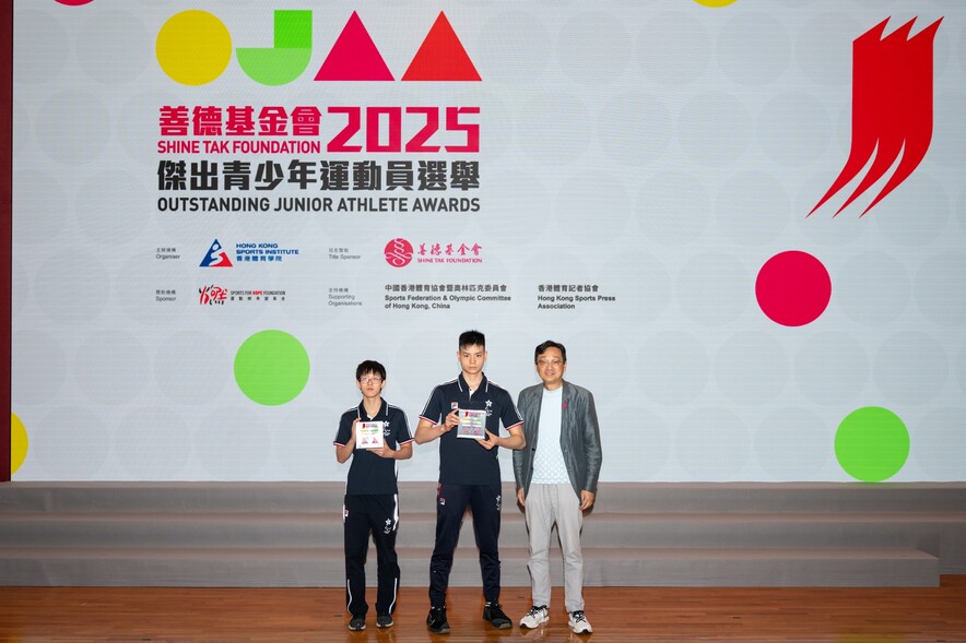 <p>Presenters extended their congratulations to the award-winning junior athletes.</p>
